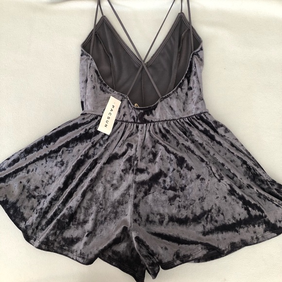 NWT pacsun crushed velvet romper - Picture 2 of 4